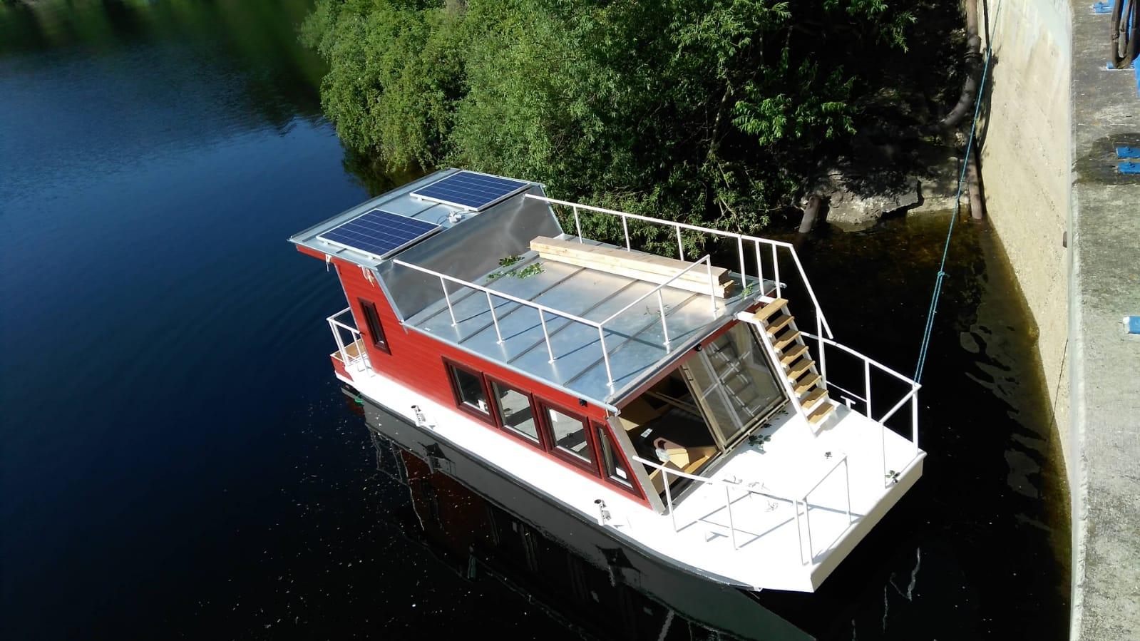 HAUSBÓT NAVIS